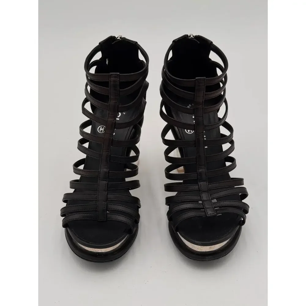 CHANEL good minor